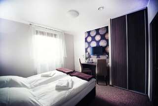 Отель Makara Катовице Двухместный номер с 1 кроватью или 2 отдельными кроватями-1